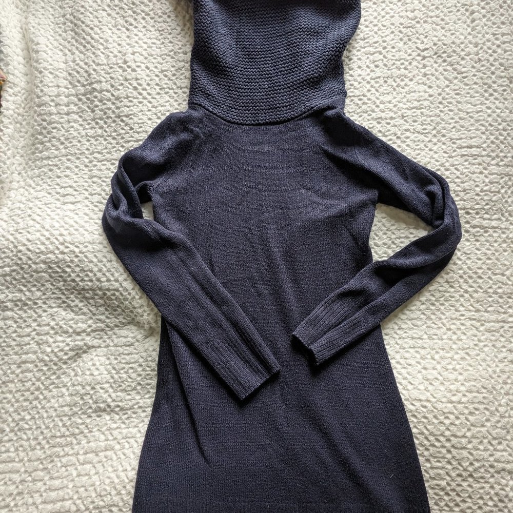 H&M cowl neck turtleneck tunic sweater, size S, navy blue